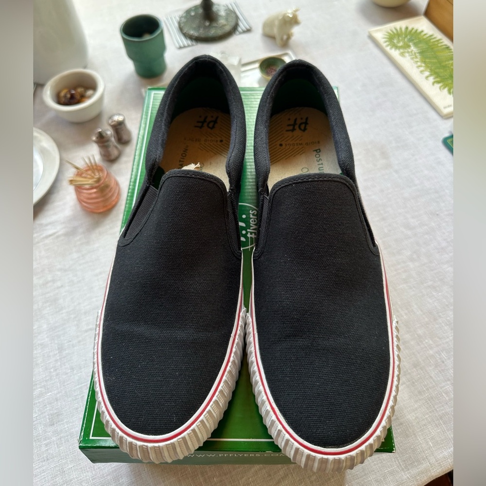 P.F. Flyers Navy Slip-On Shoes Men’s 11. RARE.